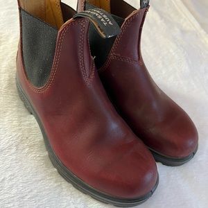 SIZE 7 (Size 4 Aus) LADIES RED LEATHER BLUNDSTONES ROUND TOE